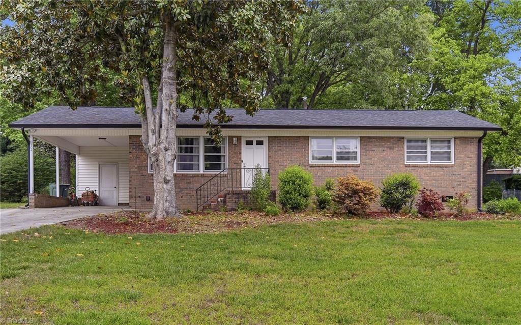 Photo of 104 Jacklyn Court, High Point, NC 27265 (MLS # 1217962)
