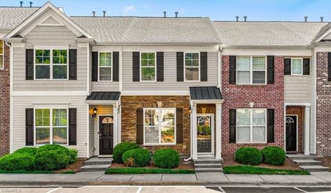 Townhouse For Sale - 51 Ledgerstone Lane<br/> Greensboro, NC 27407