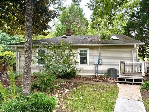 Homes For Sale - 7147 Old 421 Road<br/> Randolph County, Liberty, NC 27298