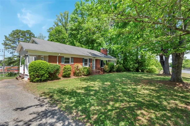 213 Old Westfield Road, photo 3 of 39