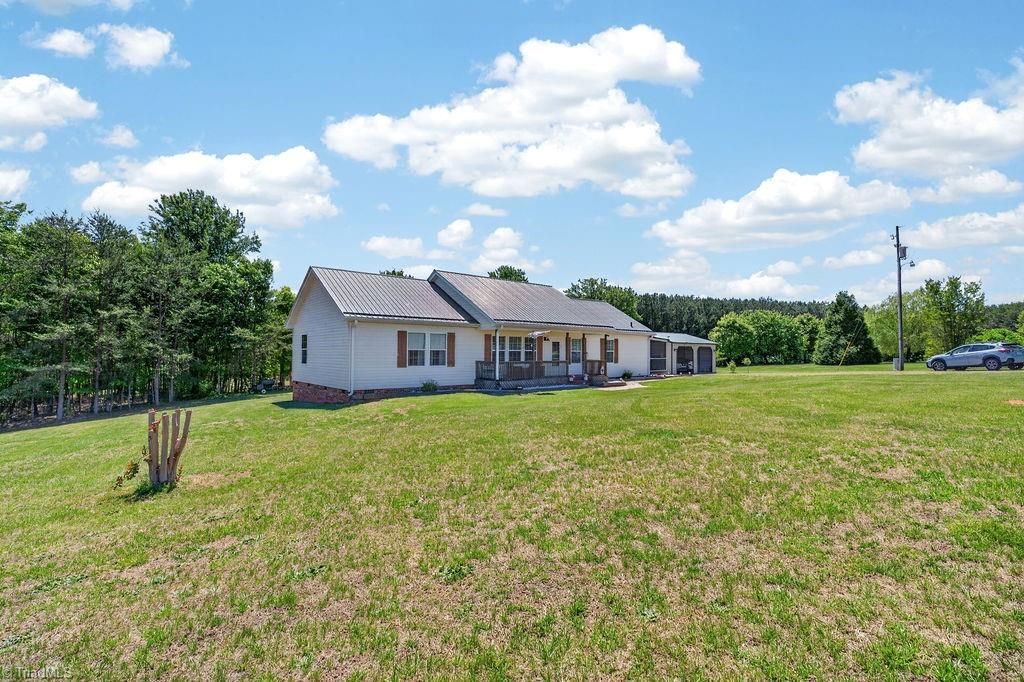 Photo of 135 Blueridge View Lane, Mount Airy, NC 27030 (MLS # 1218322)