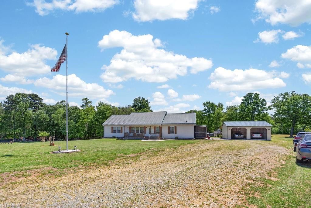 Photo of 135 Blueridge View Lane, Mount Airy, NC 27030 (MLS # 1218322)