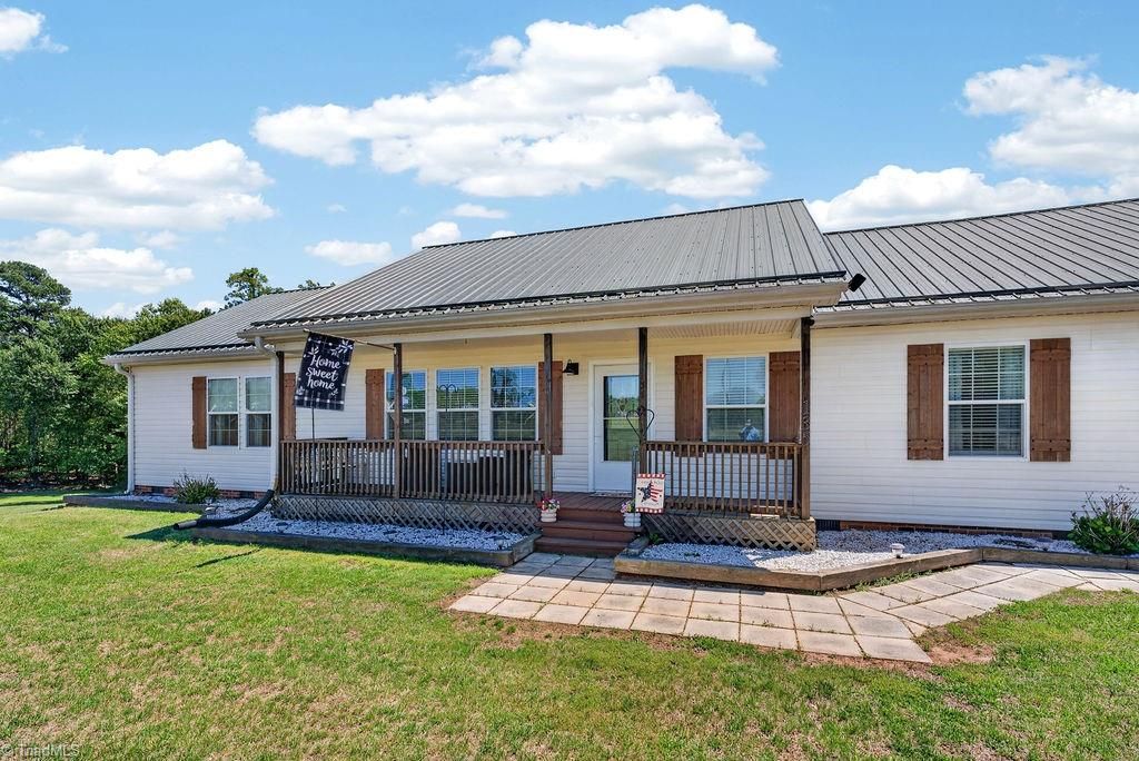 Photo of 135 Blueridge View Lane, Mount Airy, NC 27030 (MLS # 1218322)