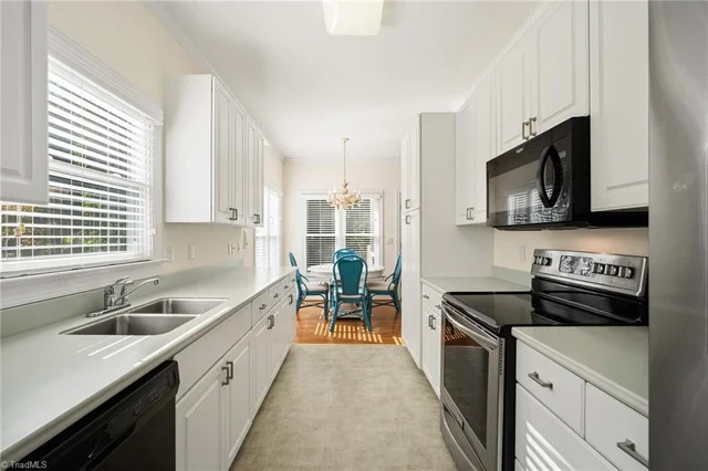 6858 Greenbrook Drive, photo 5 of 22