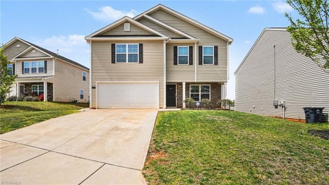 Homes For Sale - 4707 Black Forest Drive<br/> Greensboro, NC 27405