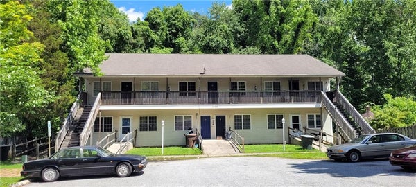 1608 GLENSIDE DR APT A, GREENSBORO, NC 27405 - Image 0b4e5a71aa47e9adefeea0001b515814/4112284156