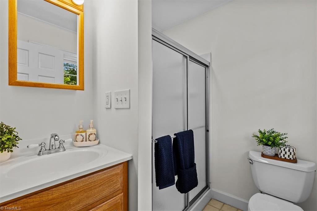 Greensboro, North Carolina 27401, United States, 4 Bedrooms Bedrooms, ,3 BathroomsBathrooms,Residential,Active,181277