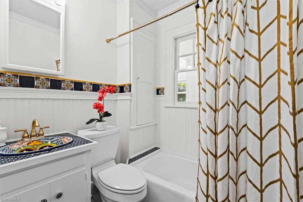 Greensboro, North Carolina 27401, United States, 4 Bedrooms Bedrooms, ,3 BathroomsBathrooms,Residential,Active,181277