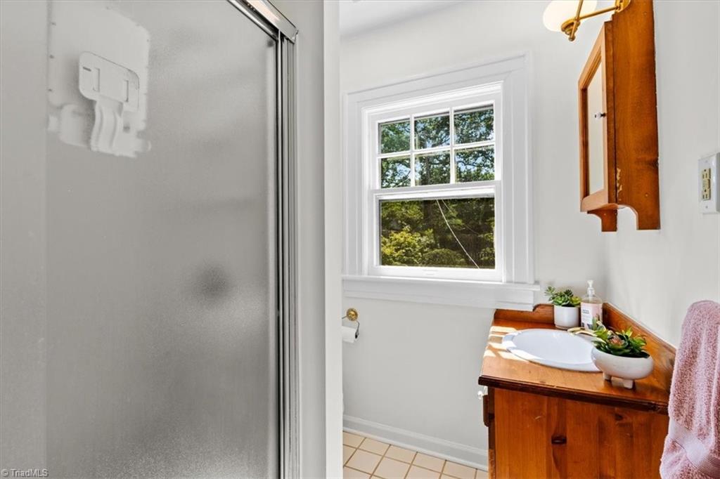 Greensboro, North Carolina 27401, United States, 4 Bedrooms Bedrooms, ,3 BathroomsBathrooms,Residential,Active,181277