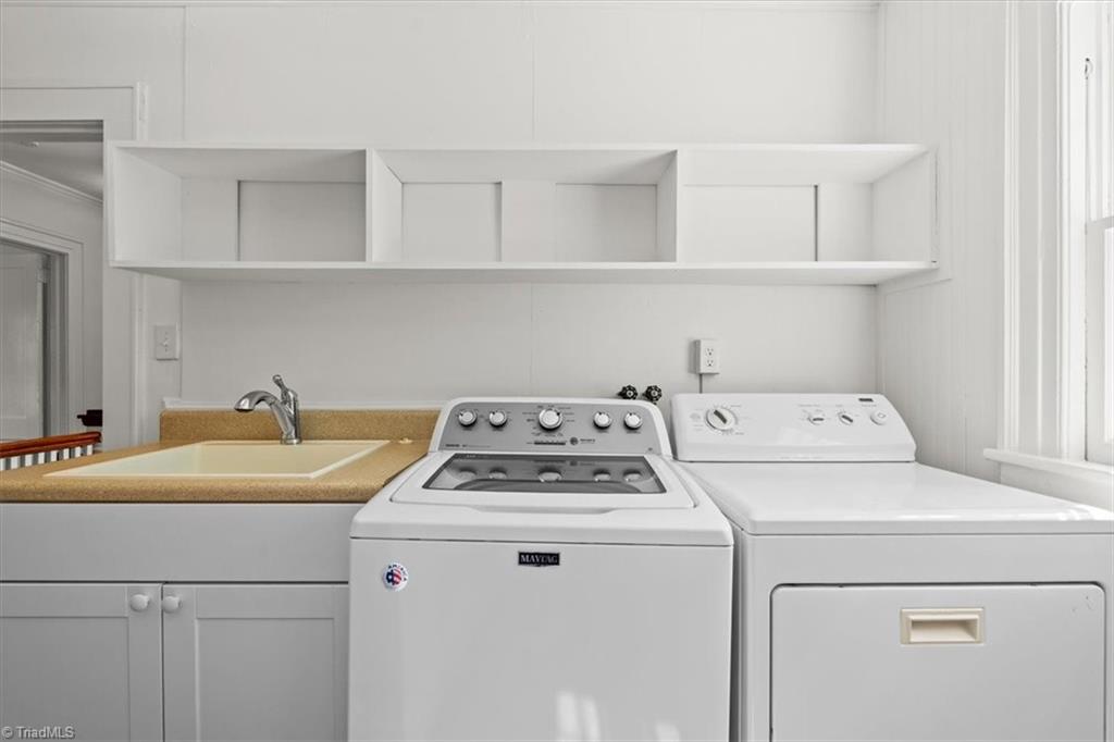 Greensboro, North Carolina 27401, United States, 4 Bedrooms Bedrooms, ,3 BathroomsBathrooms,Residential,Active,181277