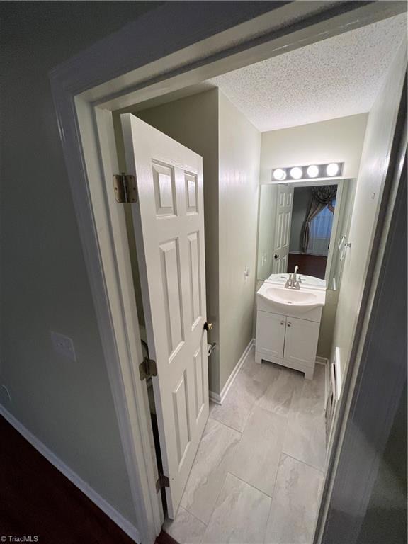 Photo 9 of 17 of 3347 Victoria Park Lane townhome