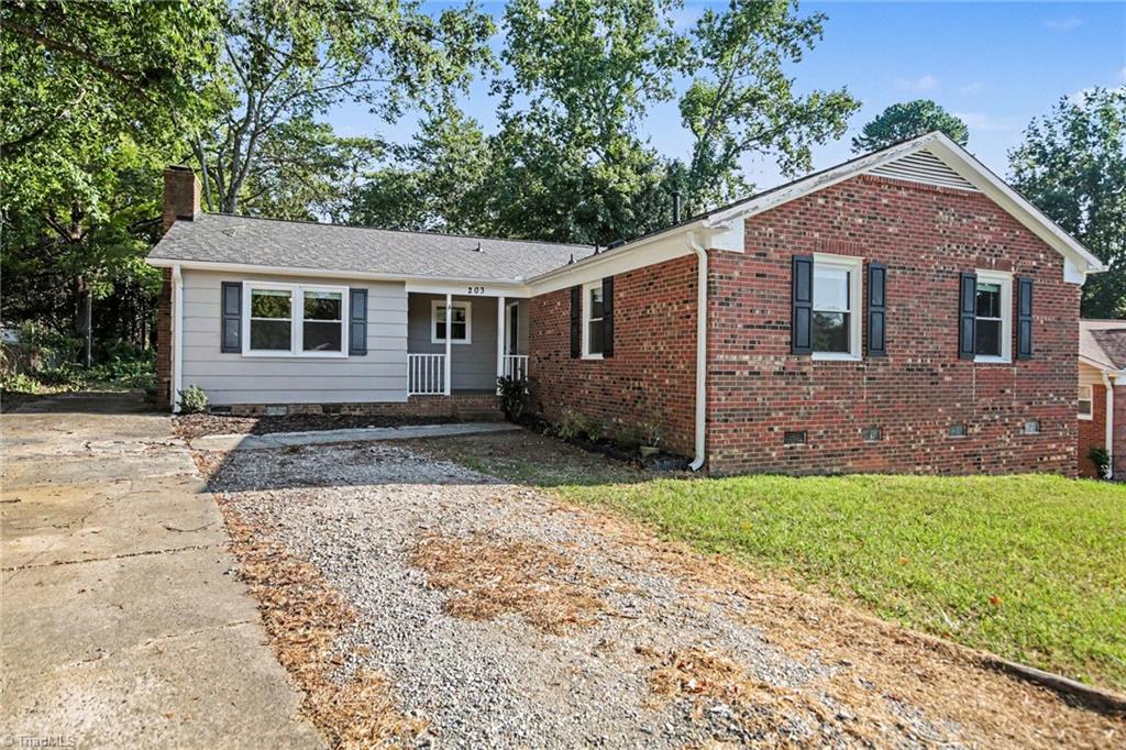 Photo of 203 Cheltenham Drive, Winston-Salem, NC 27103 (MLS # 1236126)