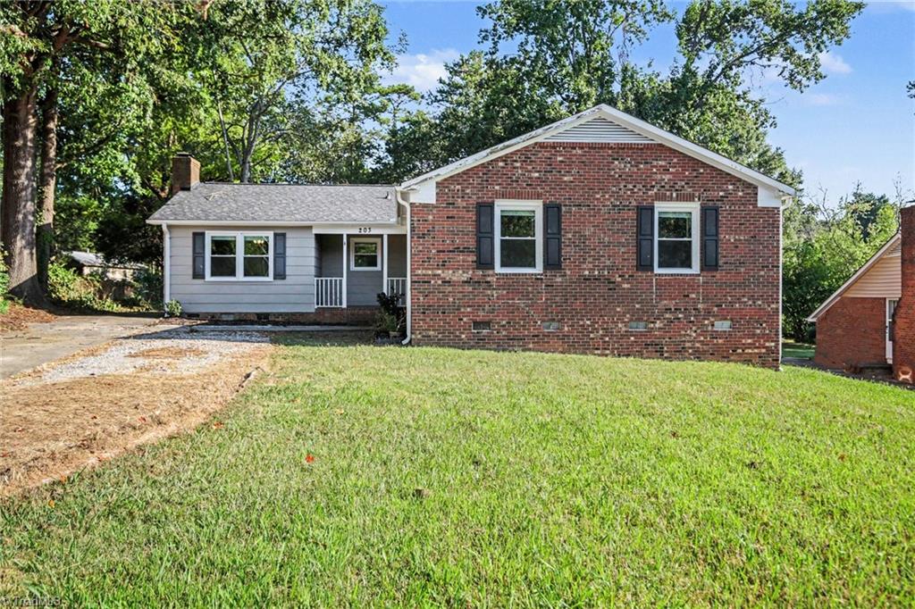 Photo of 203 Cheltenham Drive, Winston-Salem, NC 27103 (MLS # 1236126)