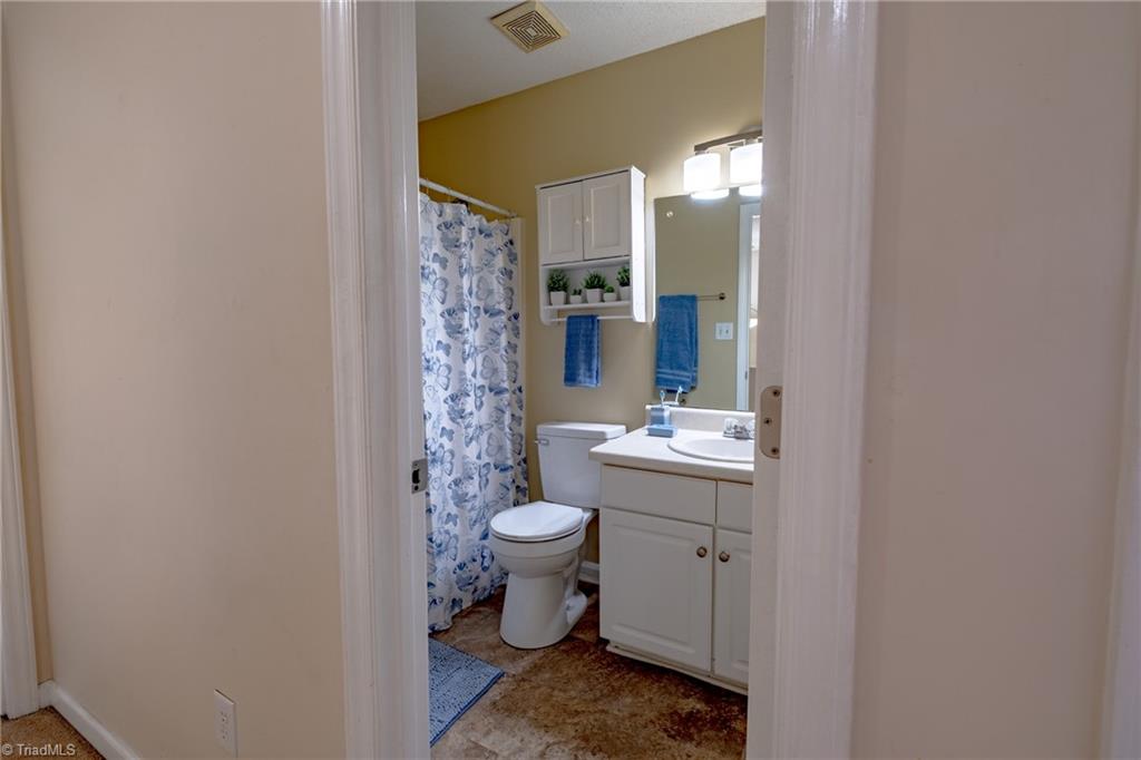 403 Ashton Circle, Eden, North Carolina image 27