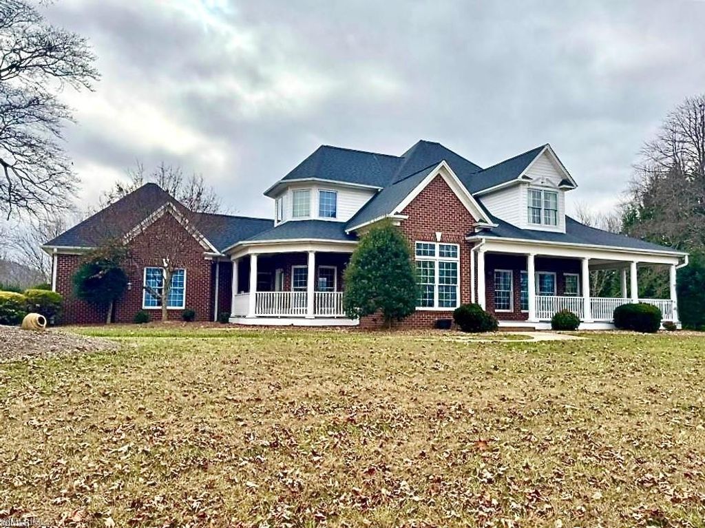 Photo of 1148 Town N Country Drive, Wilkesboro, NC 28697 (MLS # 1205980)