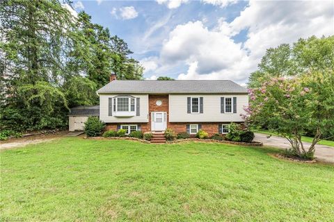 A home in Clemmons