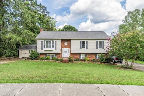 A home in Clemmons