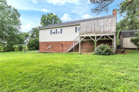 A home in Clemmons