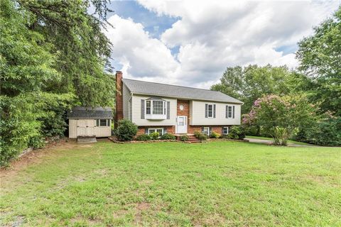 A home in Clemmons