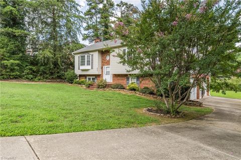 A home in Clemmons