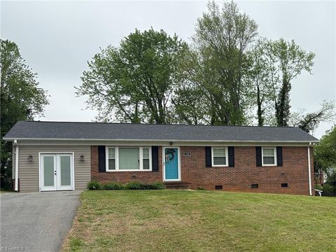 Homes For Sale - 158 Betty Avenue<br/> Mount Airy, NC 27030