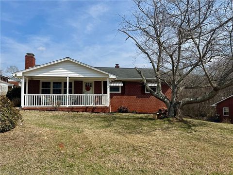 Homes For Sale - 139 Pelham Street<br/> Haw River, NC 27258