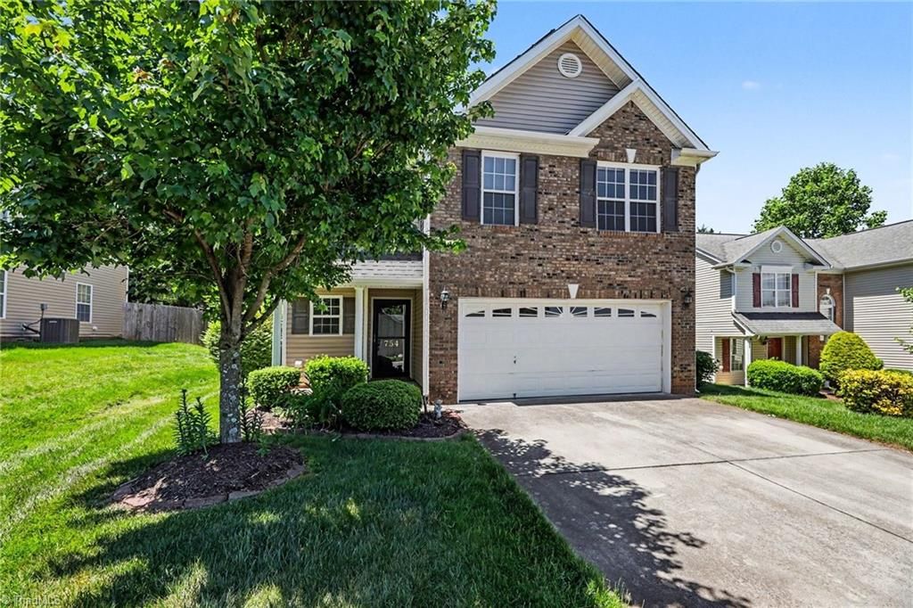 Photo of 754 Peachtree Meadows Circle, Kernersville, NC 27284 (MLS # 1218411)