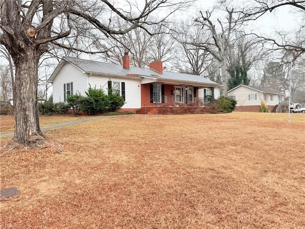 200 Royal Oaks Street