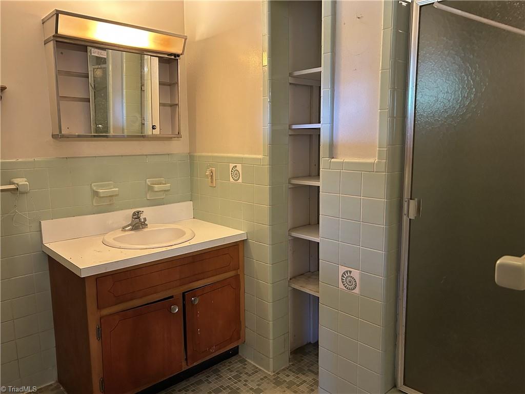 Greensboro, North Carolina 27410, United States, 3 Bedrooms Bedrooms, ,2 BathroomsBathrooms,Residential,Pending,145932