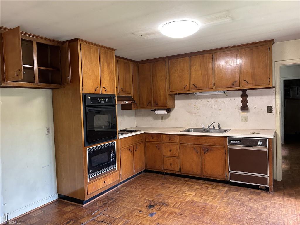 Greensboro, North Carolina 27410, United States, 3 Bedrooms Bedrooms, ,2 BathroomsBathrooms,Residential,Pending,145932