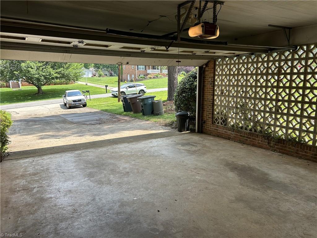 Greensboro, North Carolina 27410, United States, 3 Bedrooms Bedrooms, ,2 BathroomsBathrooms,Residential,Pending,145932