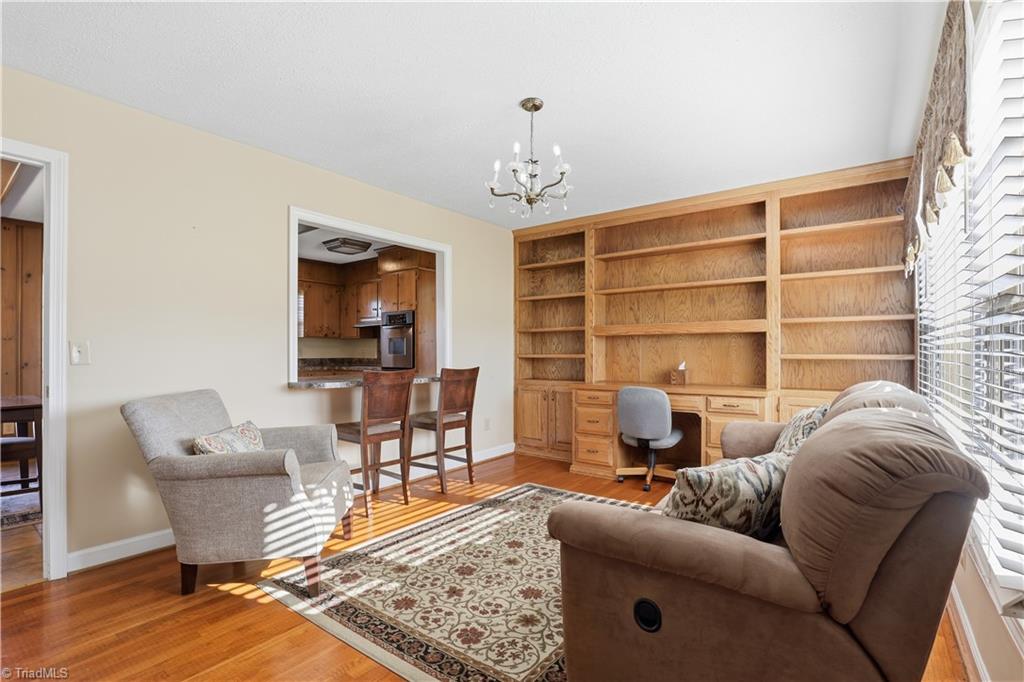 232 Sleepy Avenue West Road