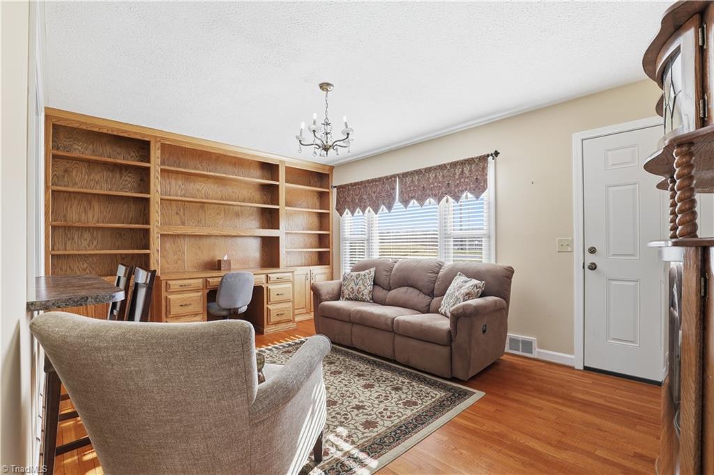 232 Sleepy Avenue West Road