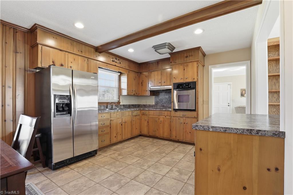 232 Sleepy Avenue West Road