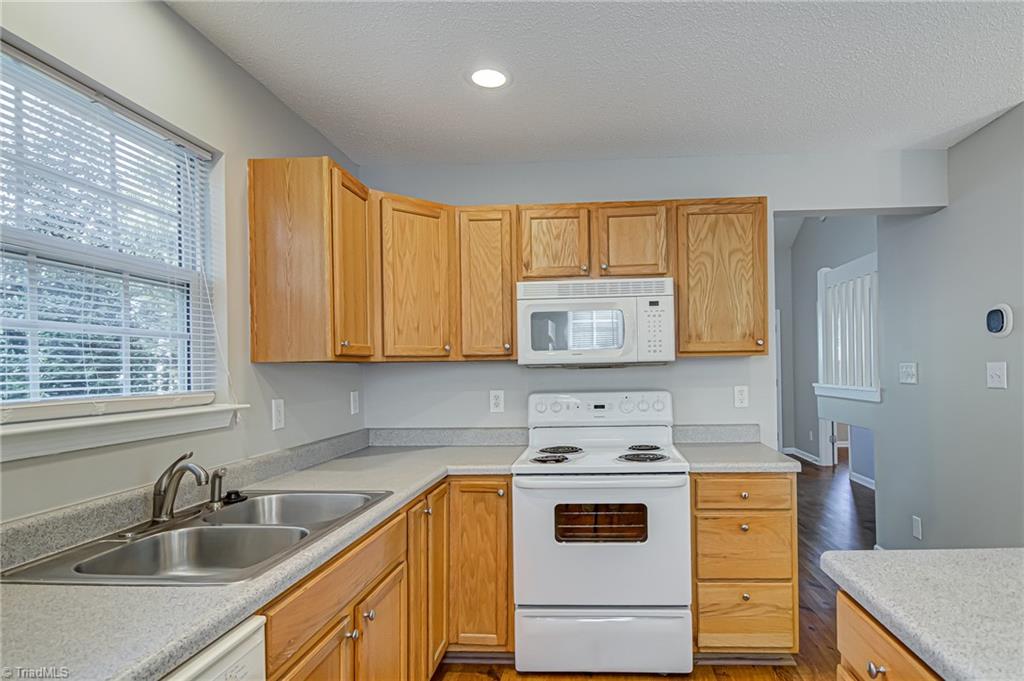 Photo 6 of 24 of 1931 Ray Alexander Drive townhome
