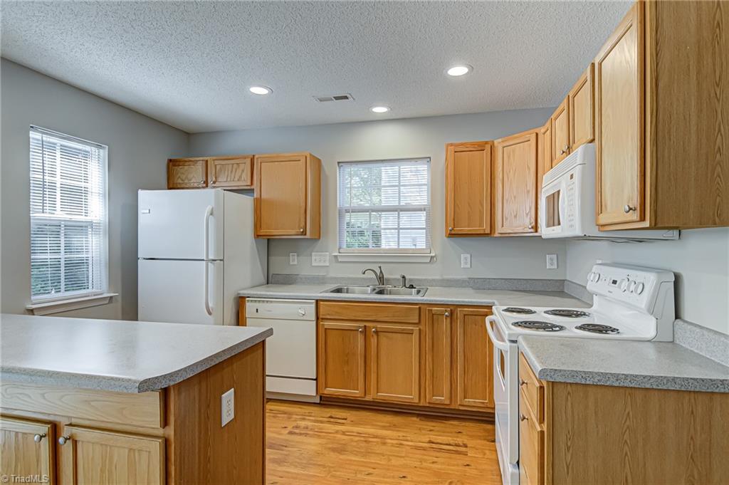 Photo 5 of 24 of 1931 Ray Alexander Drive townhome