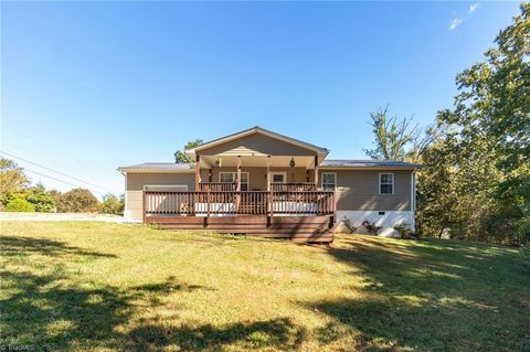 Homes For Sale - 296 Elijah Beck Road<br/> Davidson County, Lexington, NC 27292