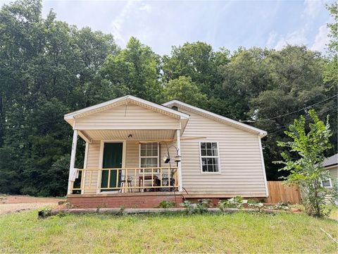 Homes For Sale - 3515 Irwin Street<br/> Greensboro, NC 27405