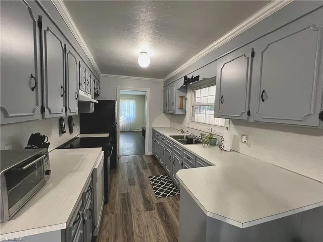 206 Sterling Street, photo 3 of 16