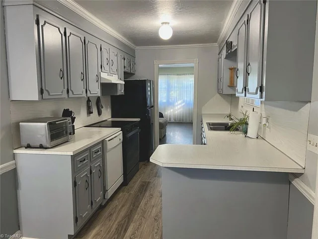 206 Sterling Street, photo 4 of 16