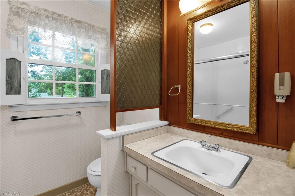 3106 Winchester Drive, Greensboro, North Carolina image 32