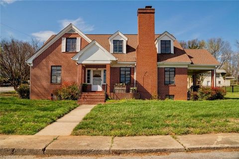 Homes For Sale - 316 D Street<br/> North Wilkesboro, NC 28697