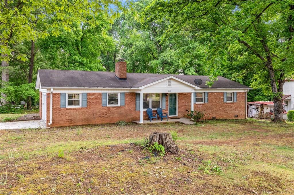 Photo of 312 tanbark Lane, Kernersville, NC 27284 (MLS # 1217990)