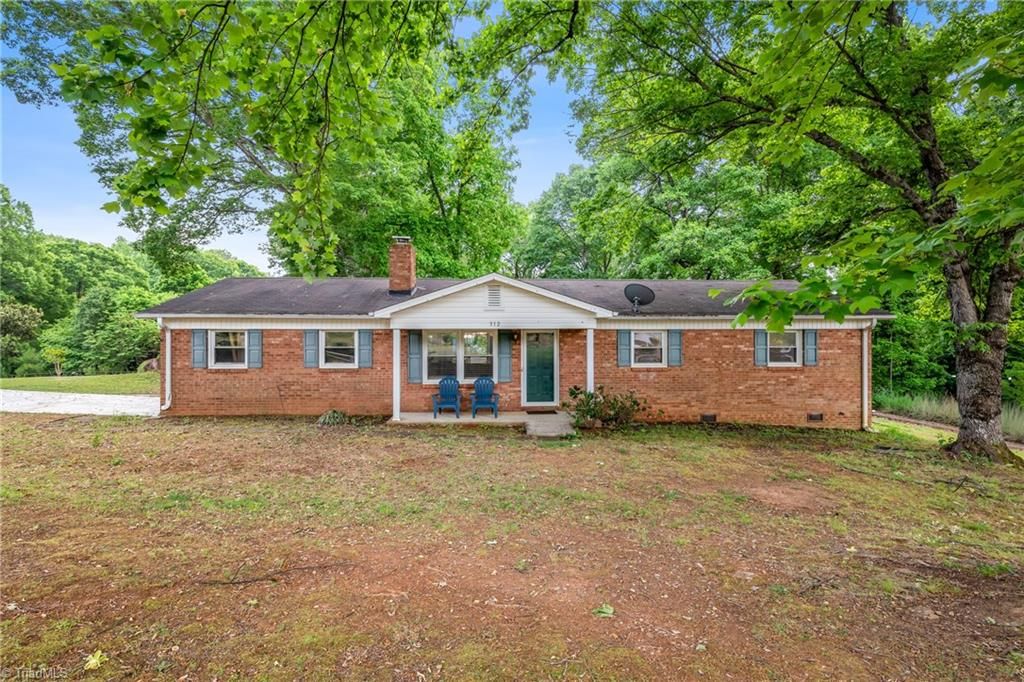 Photo of 312 tanbark Lane, Kernersville, NC 27284 (MLS # 1217990)
