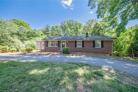 Homes For Sale - 3155 Rainbow Avenue<br/> Pfafftown, NC 27040