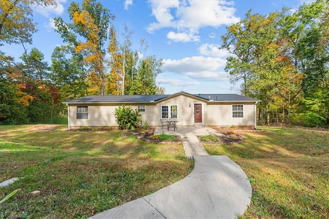 3324 Old Tree Road, photo 2 of 37