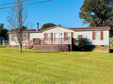 Homes For Sale - 4177 Dawnwood Drive<br/> Randolph County, Trinity, NC 27370