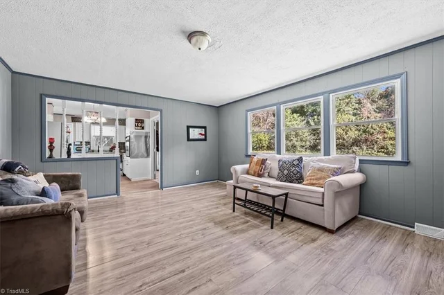2507 Dumfries Road, photo 5 of 24