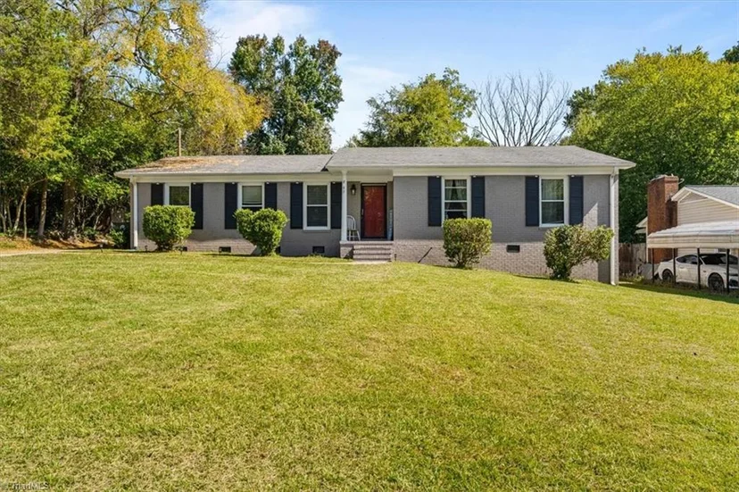 2507 Dumfries Road, photo 1 of 24