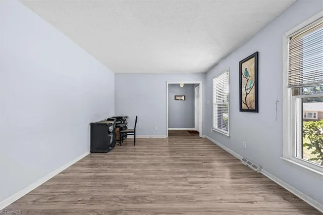 2507 Dumfries Road, photo 4 of 24